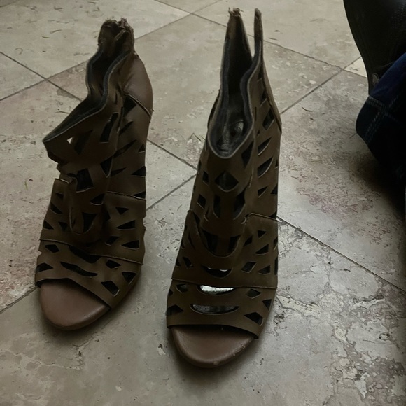 Used - Picture 2 of 5